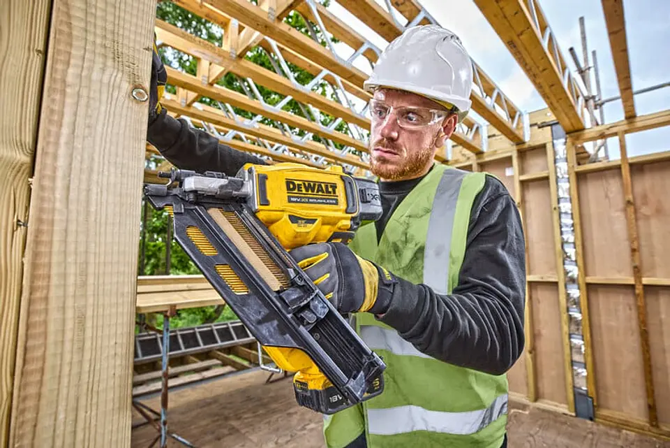 Pregadora de Estruturas 50-90mm XR18V + 2 Baterias XR18V 5,0 Ah DCN930P2 DEWALT 3