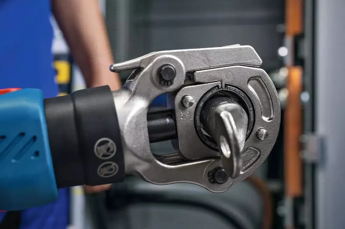 Ferramenta de cravar hidráulica sem fio GPH 18V-60 BOSCH  7