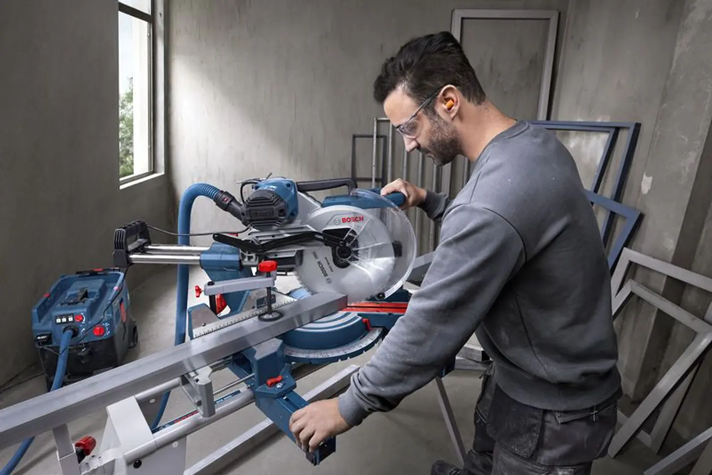 Serra de meia esquadria GCM 340-305 D BOSCH 9