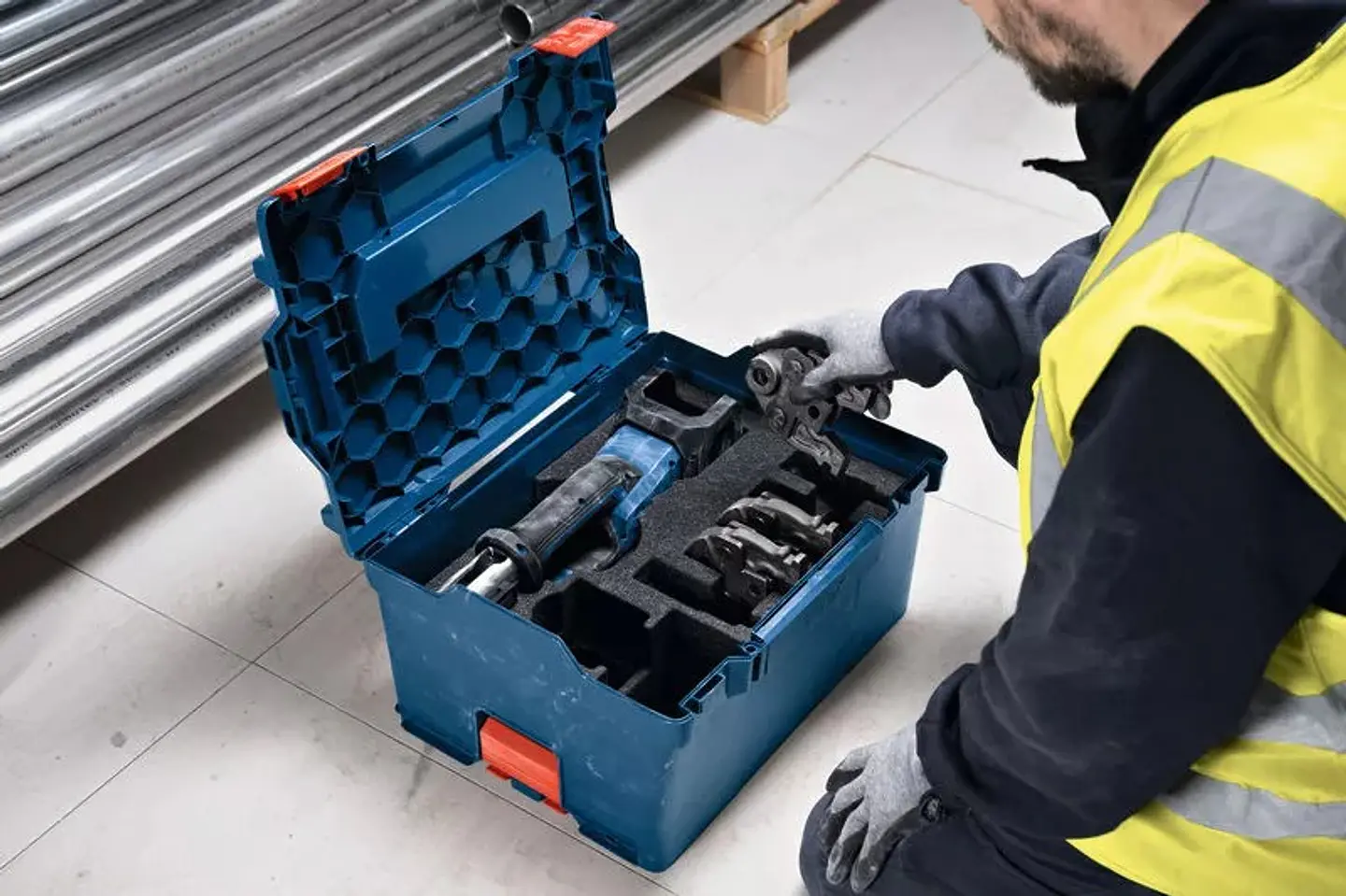 Ferramenta de prensagem sem fio GPT 18V-19 + SET 4 Mordentes U 16 / 20 / 25 / 32 BOSCH 4