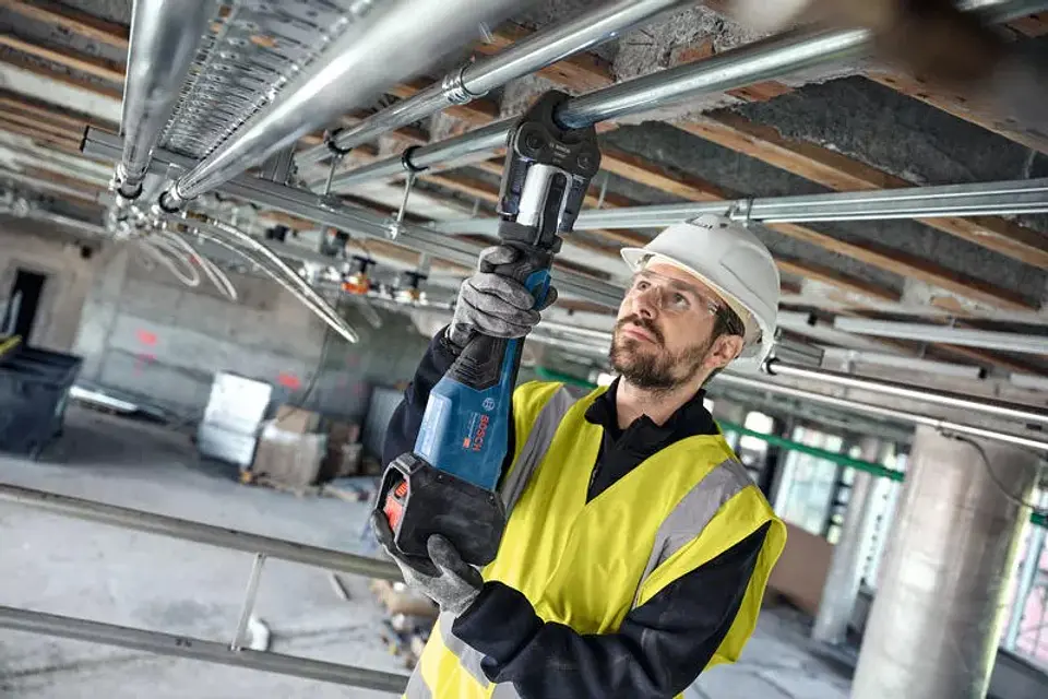 Ferramenta de prensagem sem fio GPT 18V-32 + SET 3 Mordentes SV 15 / 22 / 28 BOSCH 8