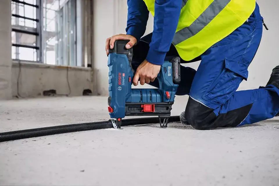 Pregadora de betão GNB 18V-40 + 2 baterias ProCORE18V 4.0Ah BOSCH 6