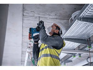 Conjunto de Aparafusadora GSR 18V-45 + Rebarbadora GWS 18V-8 + Martelo GBH 18V-22 + 3 Baterias 18V 4.0Ah BOSCH