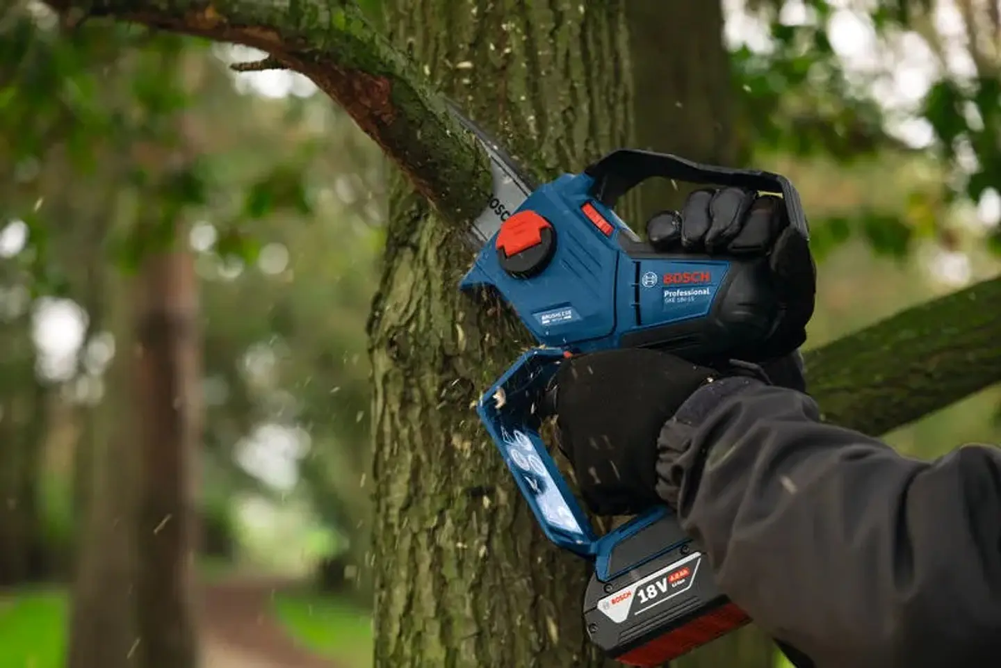 Serra de podar sem fio GKE 18V-15 BOSCH 4