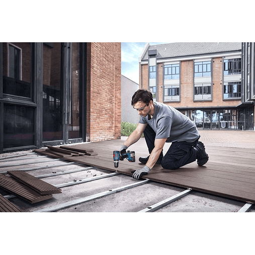 Aparafusadora/Berbequim com percussão sem fio GSB 18V-65 + 2 Baterias 18V 4.0Ah + 82 Acessorios BOSCH 5