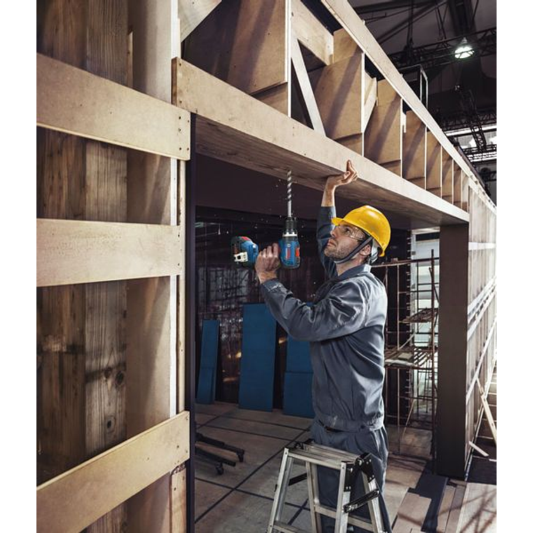 Aparafusadora/Berbequim com percussão sem fio GSB 18V-65 + 2 Baterias 18V 4.0Ah + 82 Acessorios BOSCH 10