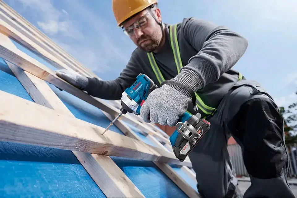 Conjunto de aparafusadora de impacto GDR 18V-215 + Berbequim GSB 185-LI + 2 Baterias 18V 2.0Ah BOSCH 4