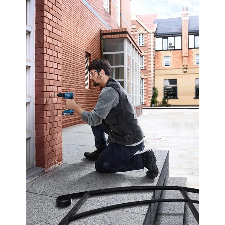 Conjunto de aparafusadora de impacto GDR 18V-215 + Berbequim GSB 185-LI + 2 Baterias 18V 2.0Ah BOSCH 6