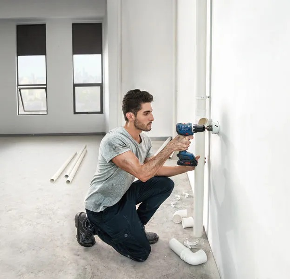 Conjunto sem fio Aparafusadora GSR 18V-65 + Rebarbadora GWS 18V-8 (125) + Martelo GBH 18V-22 + 2 Baterias 18V 4.0Ah BOSCH 2