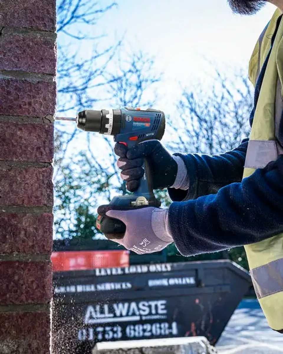 Conjunto de Rebarbadora GWS 18V-8 (125) e Aparafusadora/Berbequim GSB 18V-65 BOSCH 5