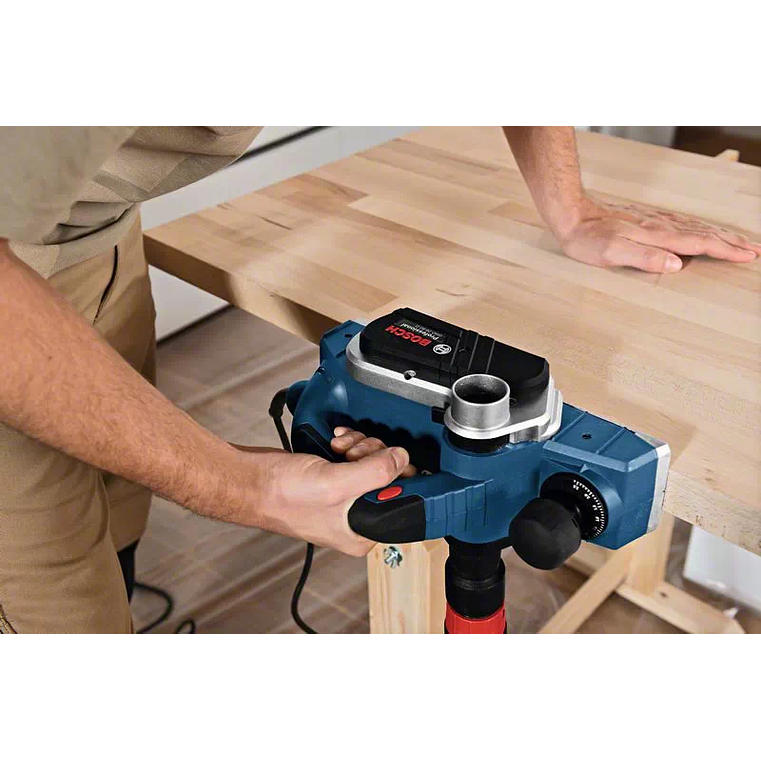 Plaina GHO 26-82 D + Mala BOSCH 4