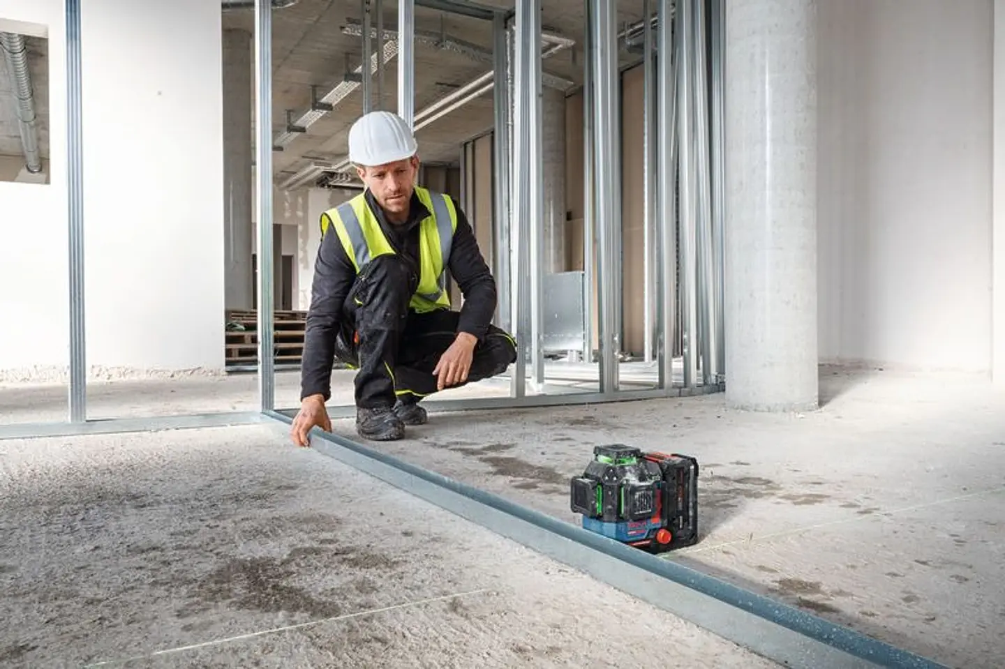 Nivel laser de linhas verdes EXPERT EXLL18V-120-33CG + Mala L-BOXX BOSCH 4