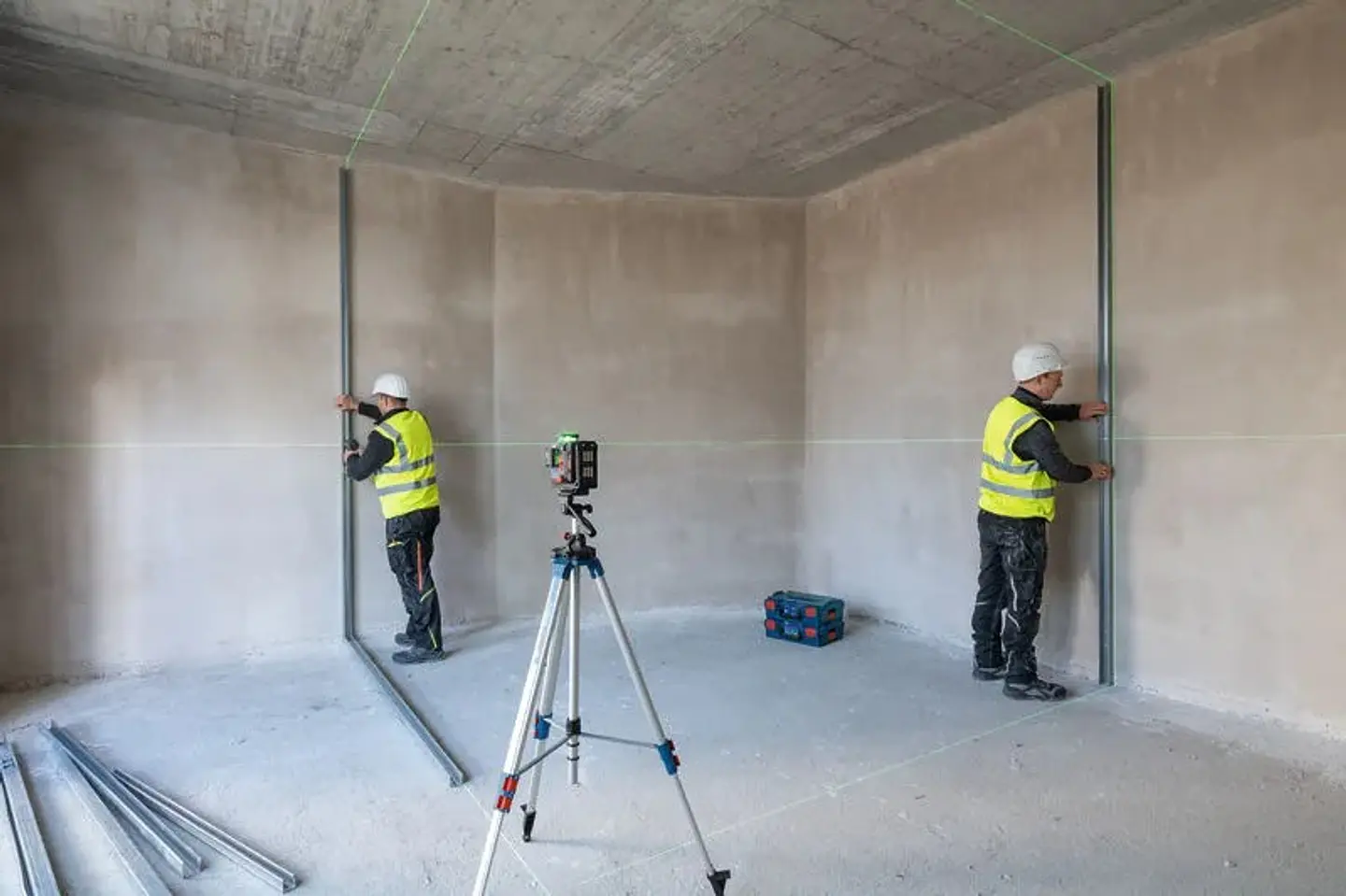 Nivel laser de linhas verdes EXPERT EXLL18V-120-33CG + 1 bateria EXBA18V-40 + Mala L-BOXX BOSCH 8