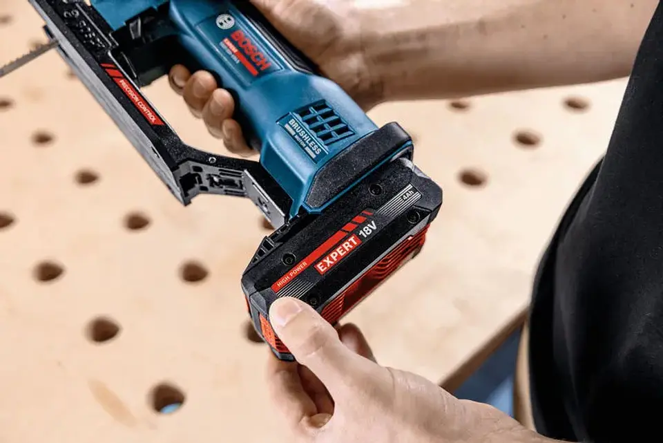 Serra vertical tico-tico sem fio EXPERT EXST18V-155S + Mala L-BOXX BOSCH 3