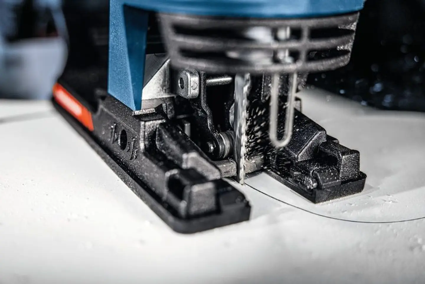 Serra vertical tico-tico sem fio EXPERT EXST18V-155S + Mala L-BOXX BOSCH 5