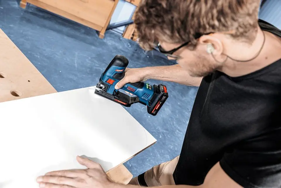 Serra vertical tico-tico sem fio EXPERT EXST18V-155S + Mala L-BOXX BOSCH 7