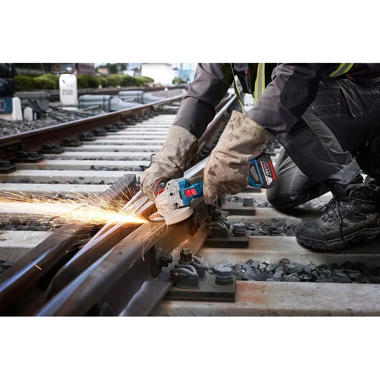 Rebarbadora sem fio GWS 18V-11 (125) + mala L-BOXX BOSCH 4