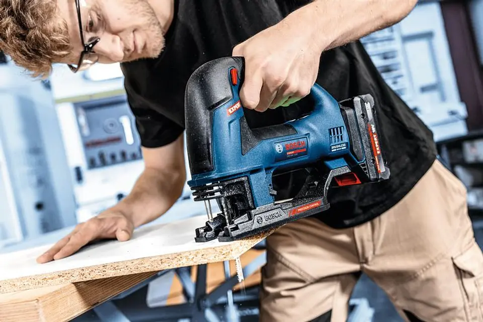 Serra vertical sem fio EXPERT EXST18V-155B BOSCH 8