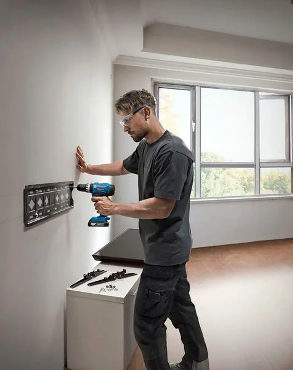 Aparafusadora/Berbequim sem fio GSB 18V-25 + 2 Baterias 18V 2.0Ah + Mala L-Case BOSCH 7