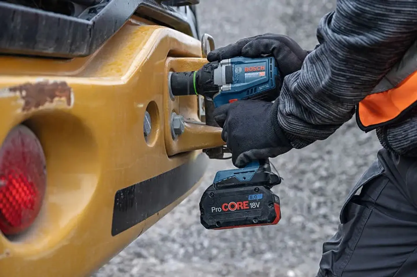 Aparafusadora/chave de impacto sem fio PRO GDS 18V-750 C + Mala L-BOXX 136 BOSCH 8