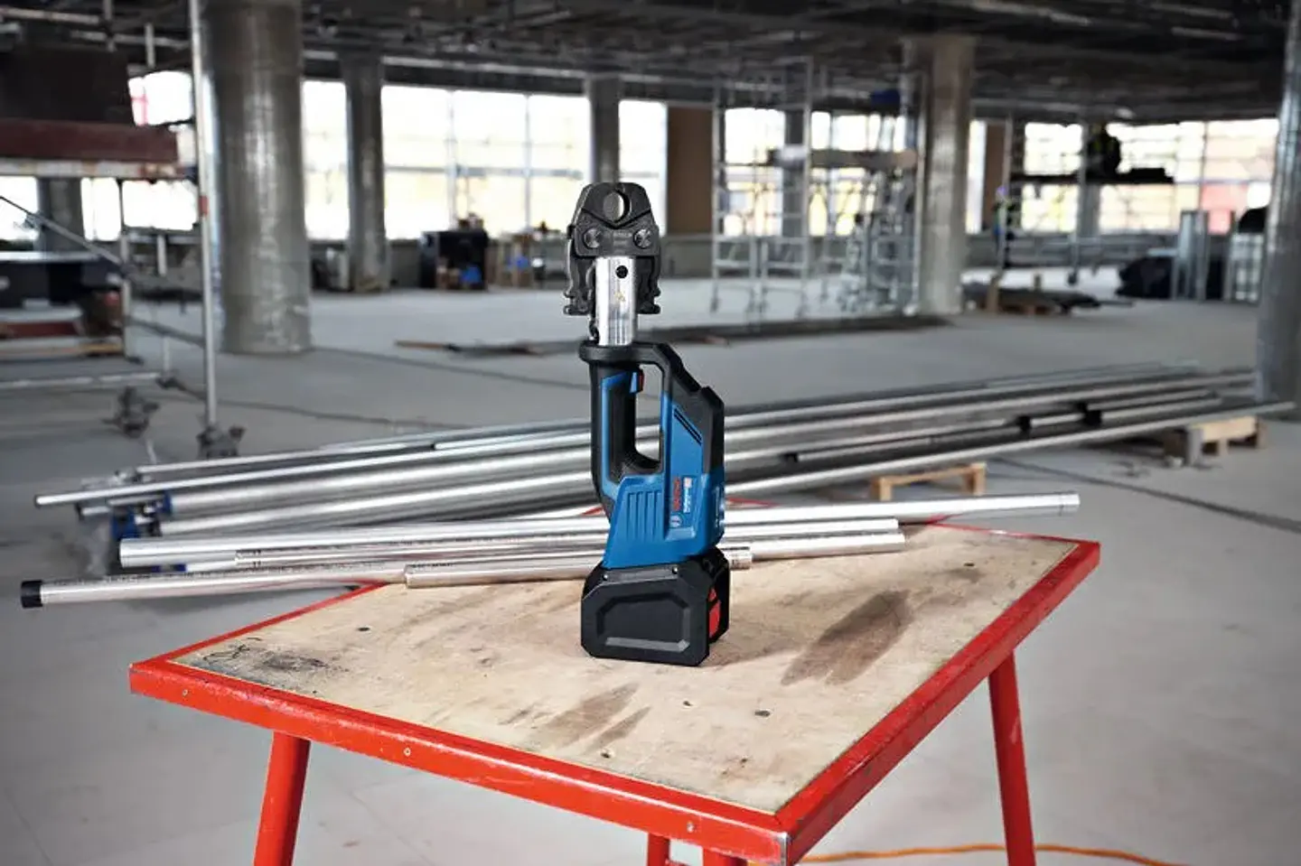 Ferramenta de prensagem sem fio PRO HEAVY DUTY GPT 18V-19 + Mala L-BOXX 238 BOSCH 4
