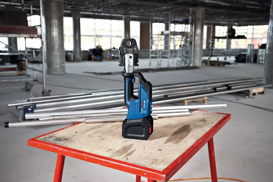 Ferramenta de prensagem sem fio PRO HEAVY DUTY GPT 18V-19 + Mala L-BOXX 238 BOSCH 4