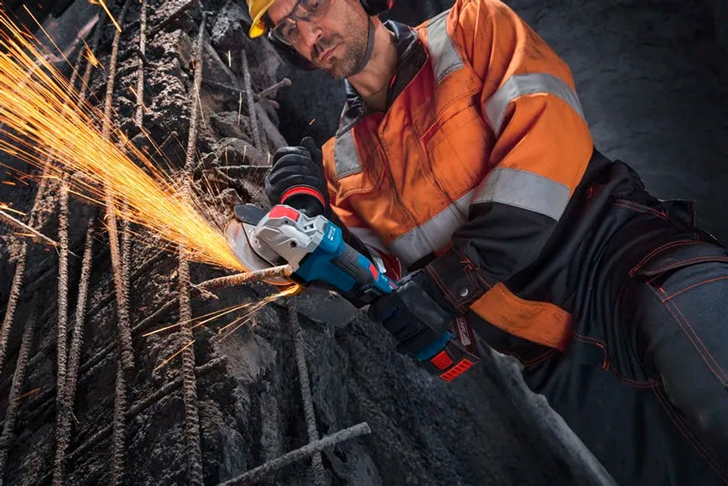 Rebarbadora com X-LOCK PRO HEAVY DUTY GWX18V-11PS + Mala L-BOXX BOSCH 7