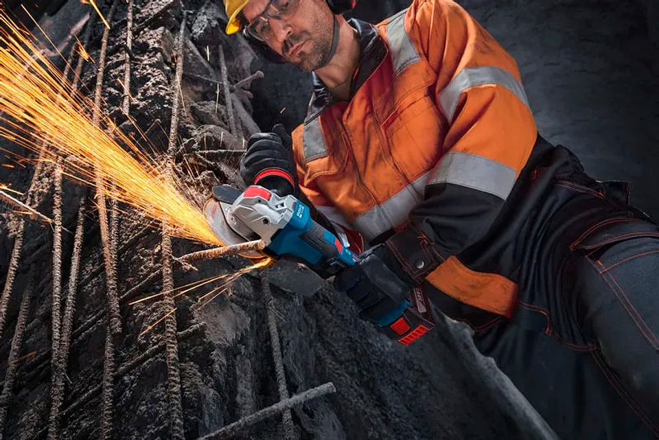 Rebarbadora com X-LOCK PRO HEAVY DUTY GWX18V-11PS + Mala L-BOXX BOSCH 7