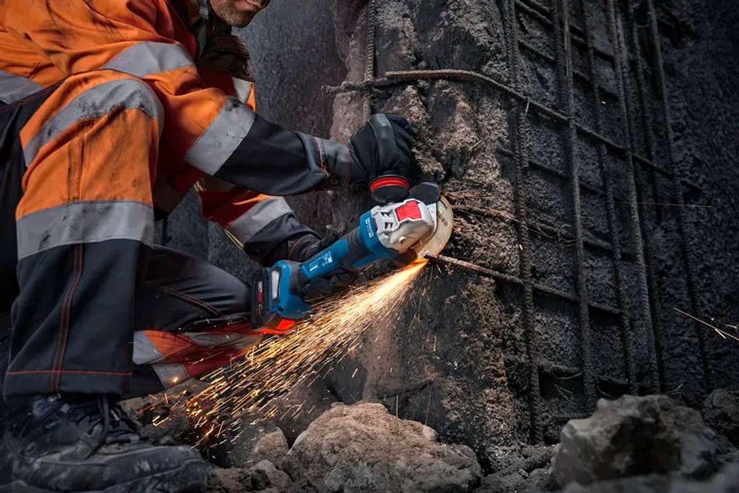 Rebarbadora com X-LOCK PRO HEAVY DUTY GWX18V-11PS + Mala L-BOXX BOSCH 11