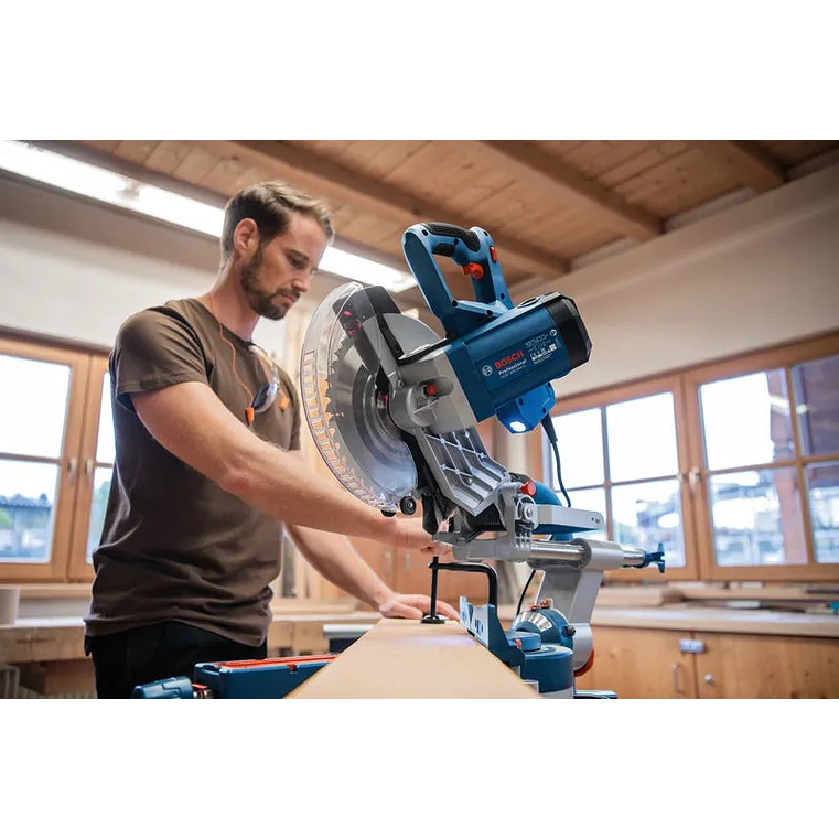 Serra de cortes transversais e de meia esquadria com fio PRO HEAVY DUTY GCM 305-254 D BOSCH 9