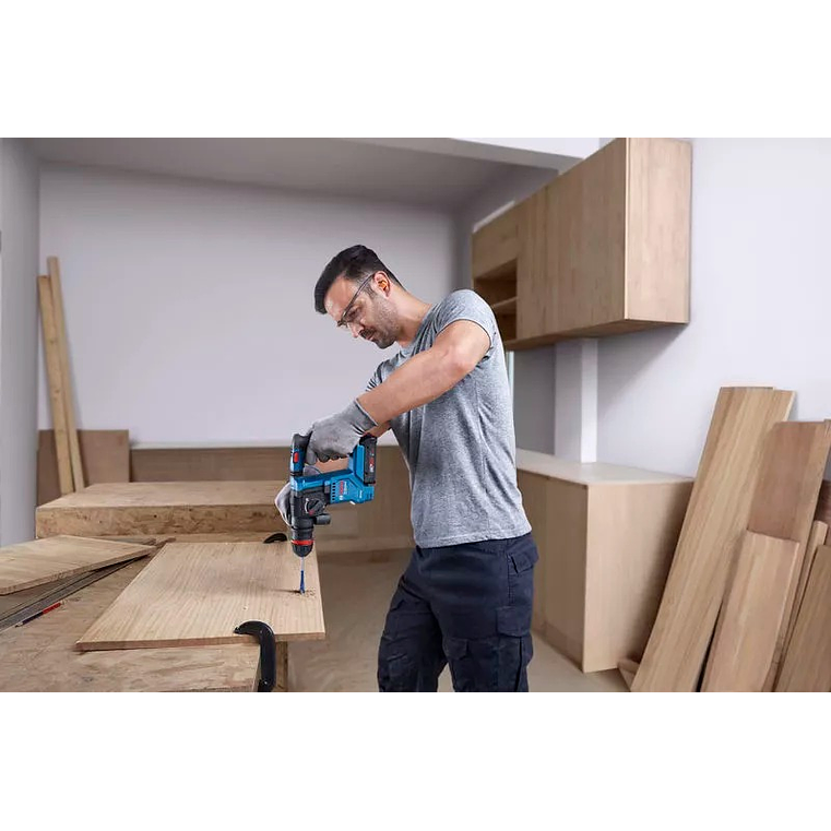 Martelo perfurador SDS Plus sem fio GBH 18V-18 X ONECHUCK + 2 baterias GBA 18V 2.0Ah + Carregador GAL 18V-20 Professional BOSCH  9