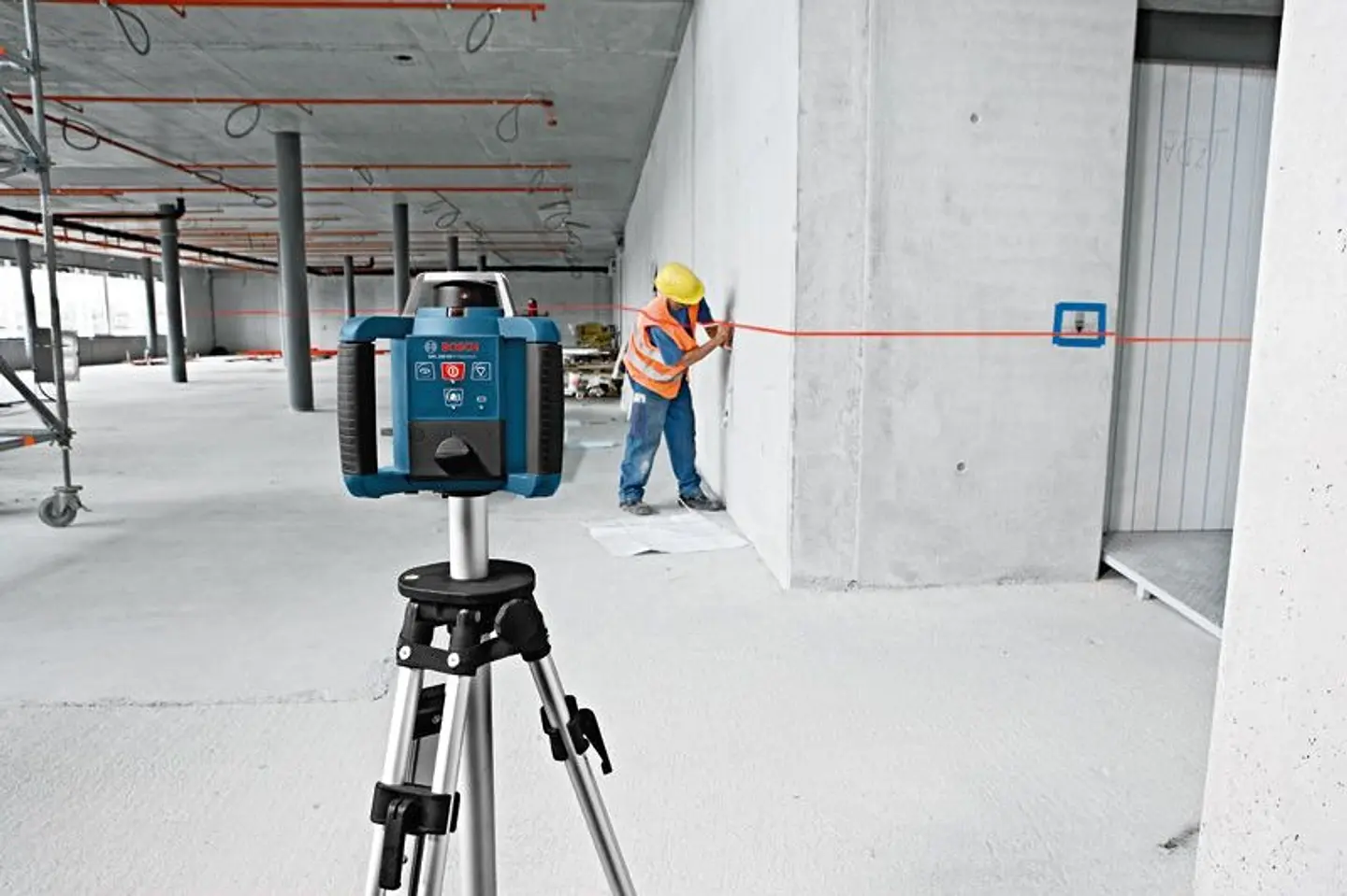Laser de rotação PRO GRL 300 HV + Mala L-BOXX 238 + 2 pilhas de 1,2 HR20 + 1 pilha de 9V BOSCH 3