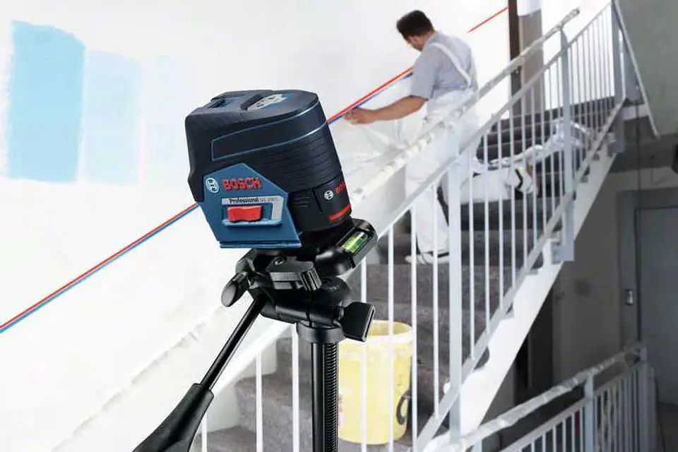 Nivel Laser combinado Linhas vermelhas GCL 2-50 C + Mala L-BOXX 136 + Clipe para teto BOSCH 4