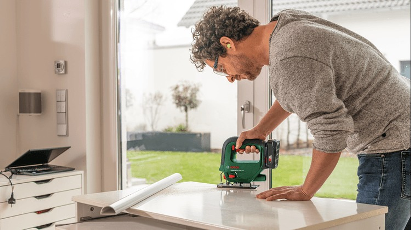 Serra vertical sem fio UniversalSaw 18V-100 BOSCH DIY 6