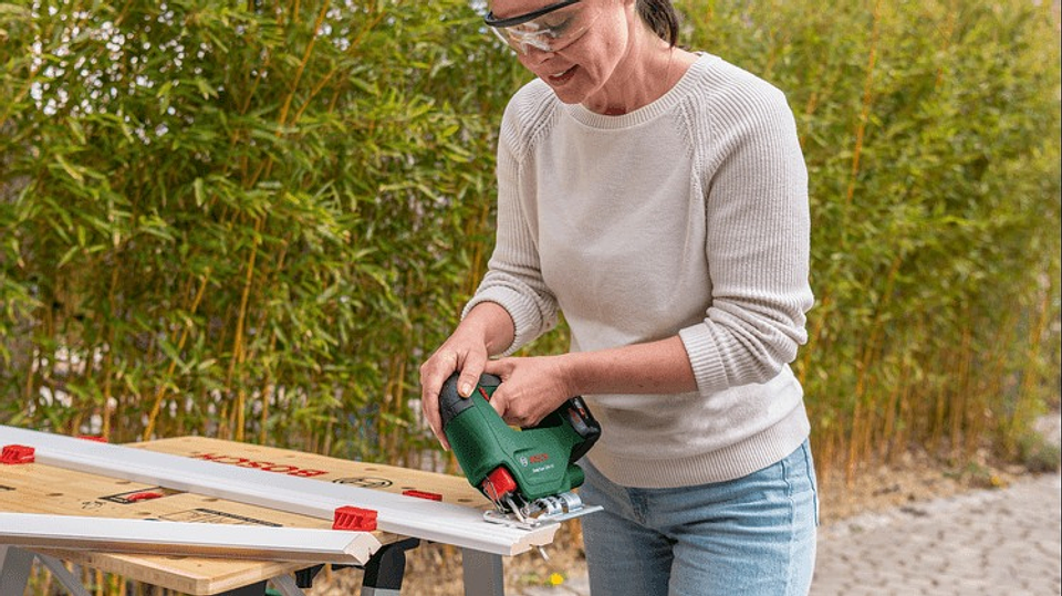 Serra vertical sem fio EasySaw 18V-70  BOSCH DIY 8