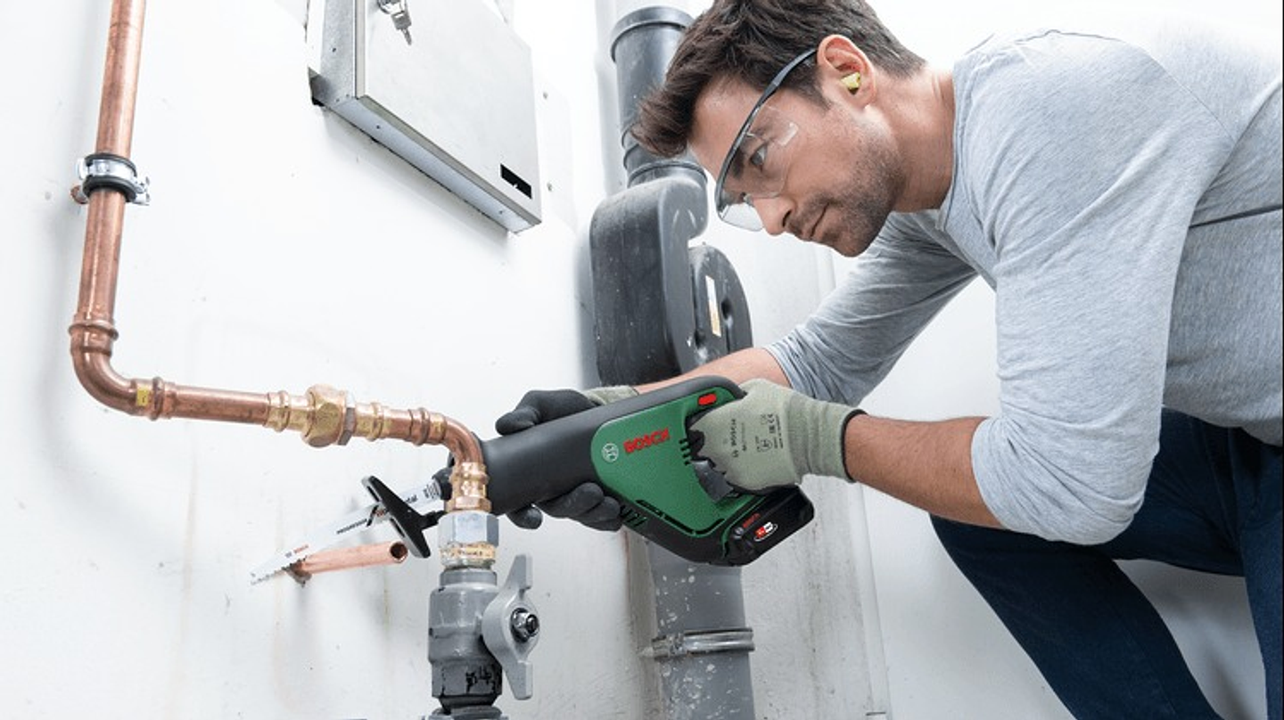 Serra sabre sem fio AdvancedRecip 18 - 1 bateria de 2,5 Ah | carregador BOSCH DIY 8