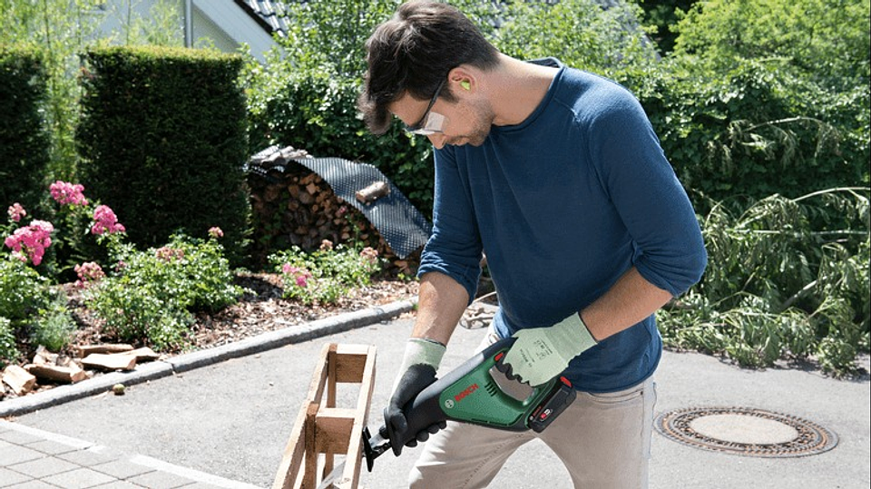 Serra sabre sem fio AdvancedRecip 18 - 1 bateria de 2,5 Ah | carregador BOSCH DIY 9