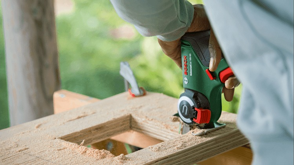 Serra NanoBlade sem fio UniversalCut 18V-65 - 1 bateria de 2,5 Ah | carregador BOSCH DIY 5