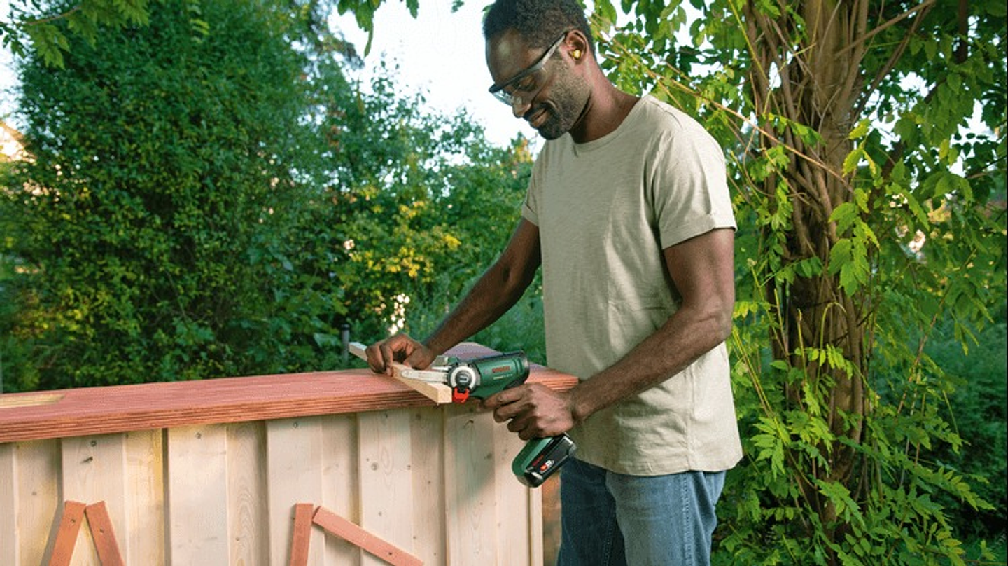 Serra NanoBlade sem fio UniversalCut 18V-65 - 1 bateria de 2,5 Ah | carregador BOSCH DIY 8