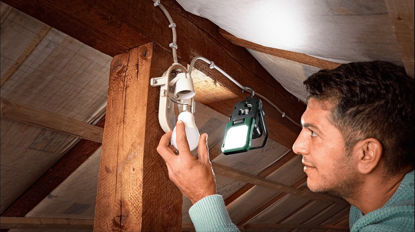 Lanterna LED sem fio EasySpotLight 18V-400 - Sem bateria | Sem carregador BOSCH DIY  12