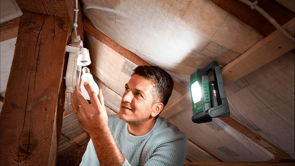 Luz de trabalho LED sem fio UniversalWorkLight 18V-2100 - Sem bateria | Sem carregador BOSCH DIY 10