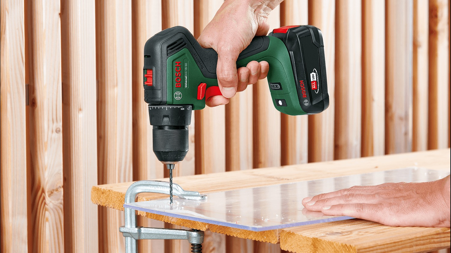 Aparafusadora sem fio UniversalDrill 18V-60 - 2 baterias de 2,0 Ah | carregador BOSCH DIY 10