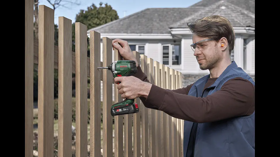 Aparafusadora de impacto UniversalImpactDrive 18V-210 - 1 bateria de 2,0 Ah | carregador BOSCH DIY  7