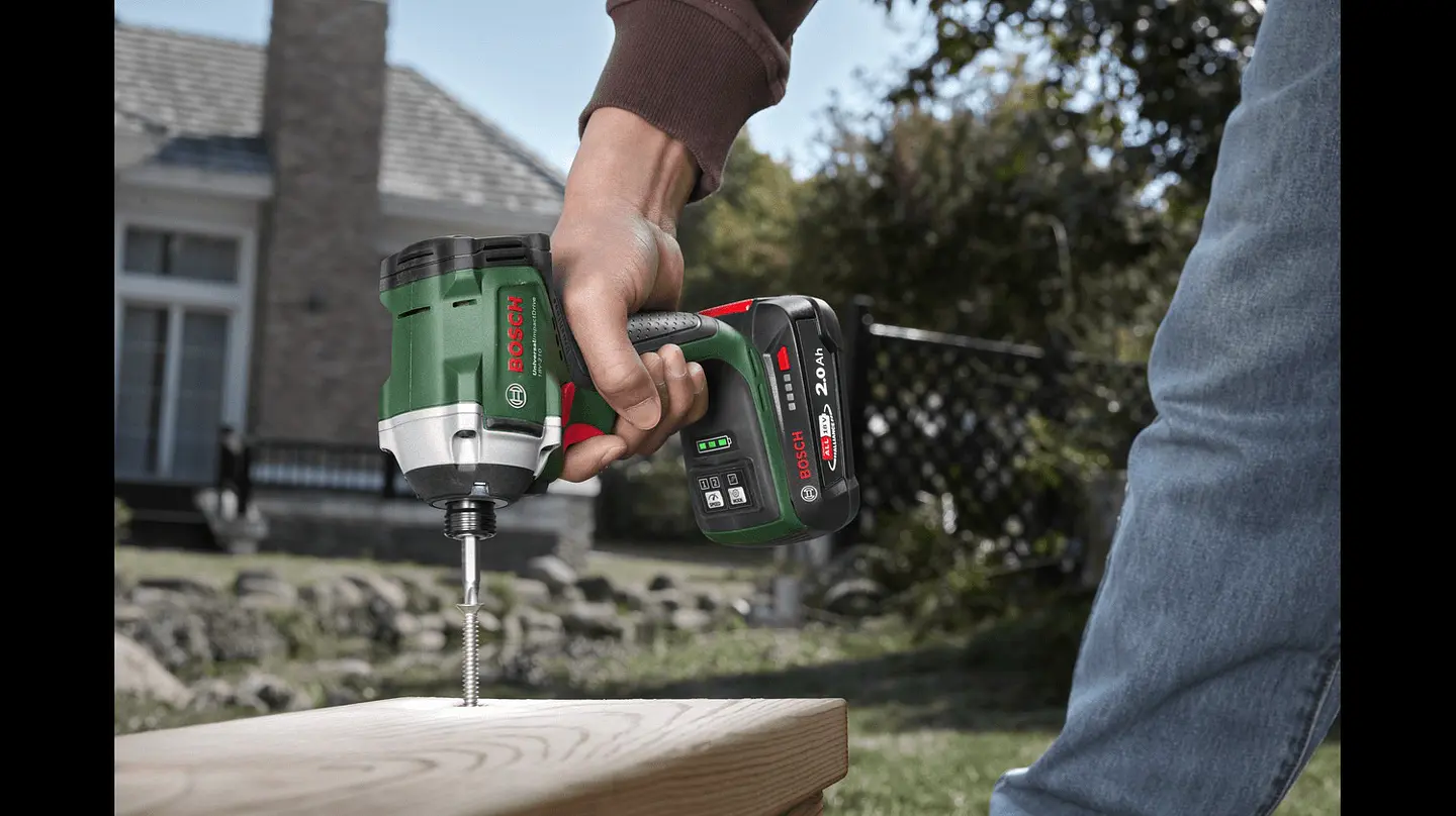 Aparafusadora de impacto UniversalImpactDrive 18V-210 - 1 bateria de 2,0 Ah | carregador BOSCH DIY  8