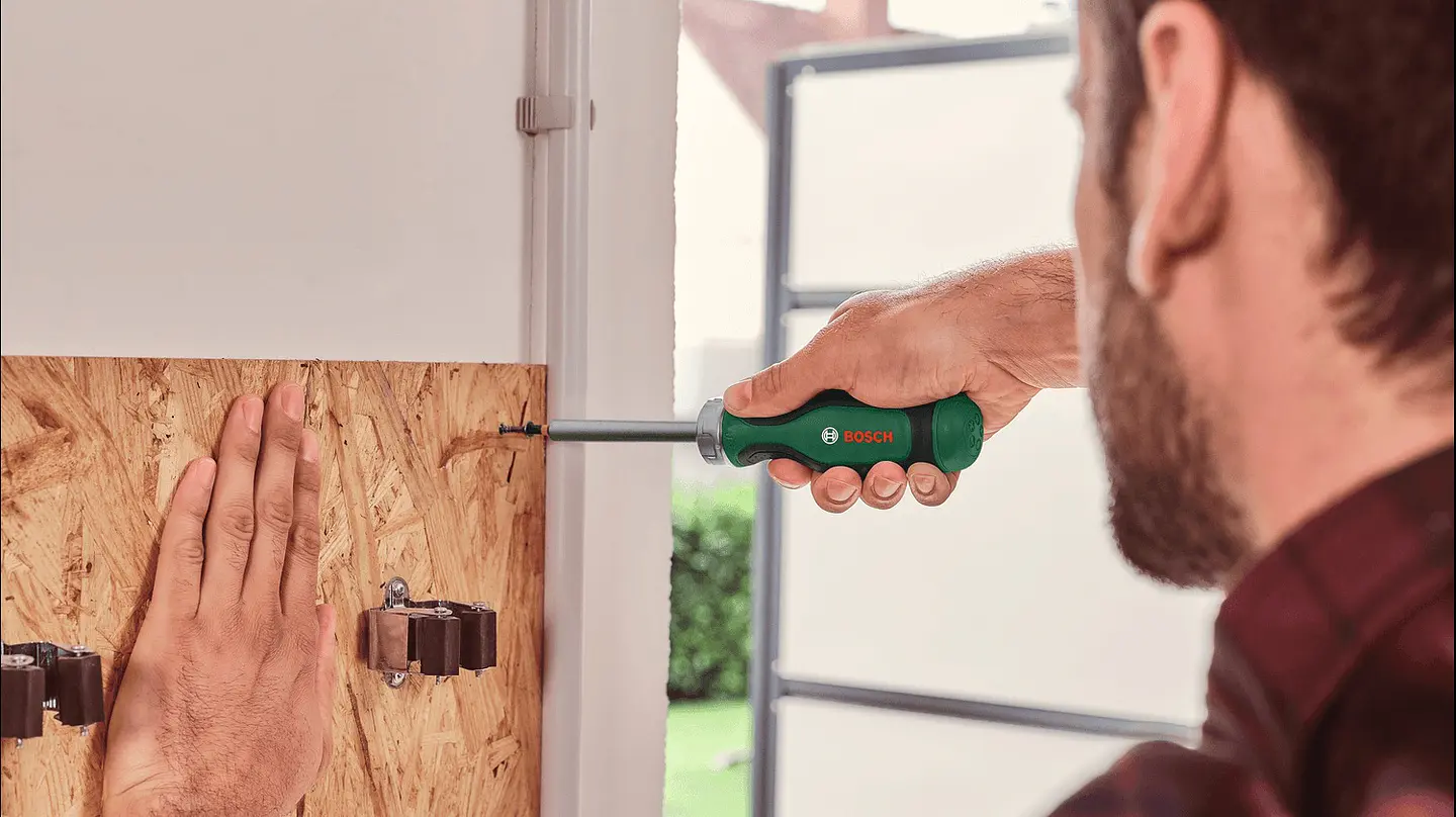 Aparafusadora de catraca para pontas + 12 pontas BOSCH DIY  4