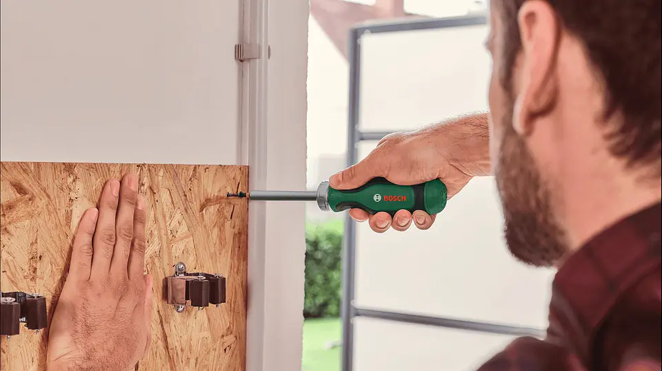 Aparafusadora de catraca para pontas + 12 pontas BOSCH DIY  4