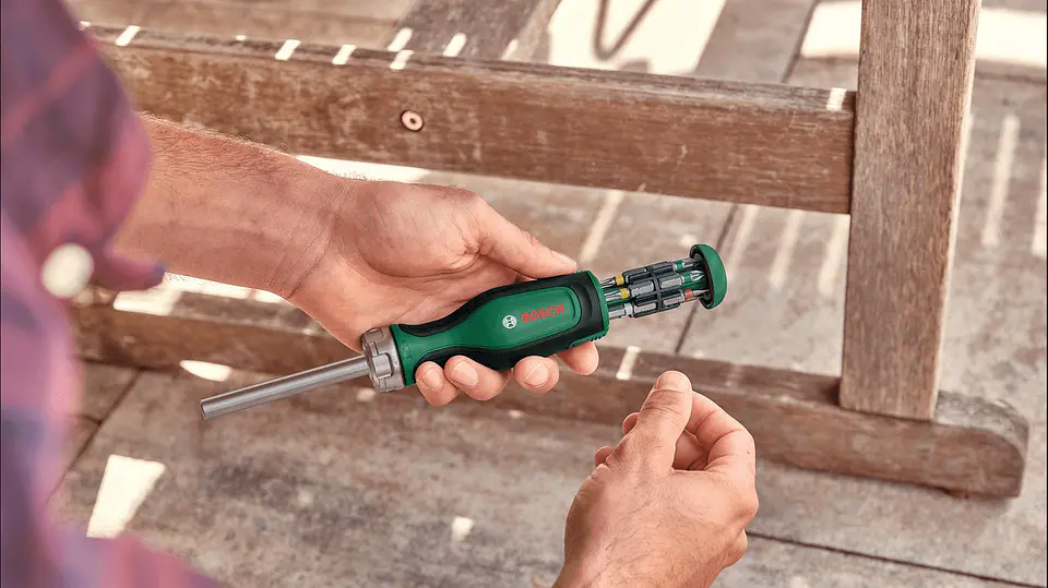 Aparafusadora de catraca para pontas + 12 pontas BOSCH DIY  6