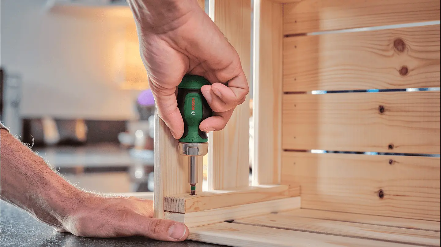 Aparafusadora de catraca para pontas curtas + 6 pontas BOSCH DIY  6