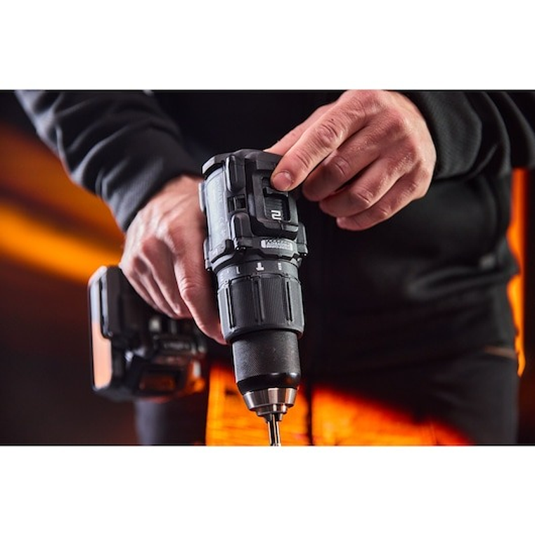 Berbequim Aparafusador Percussão McLaren sem escovas XR 18V 13mm 90Nm com 2 baterias Li-Ion 5Ah e mala TSTAK DEWALT 8