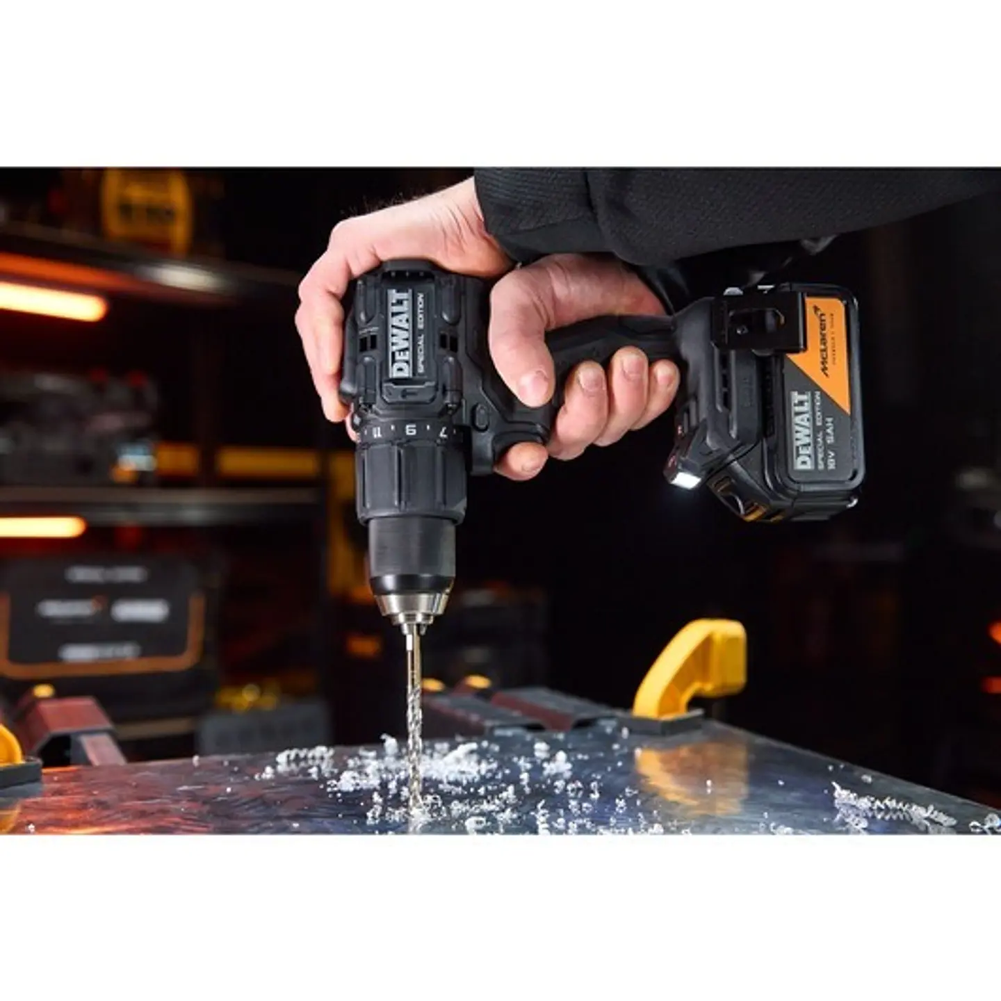 Berbequim Aparafusador Percussão McLaren sem escovas XR 18V 13mm 90Nm com 2 baterias Li-Ion 5Ah e mala TSTAK DEWALT 15